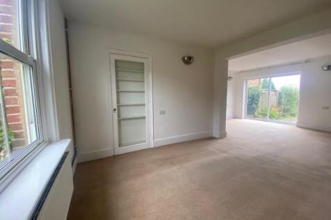 High Street, TN22 photo 4