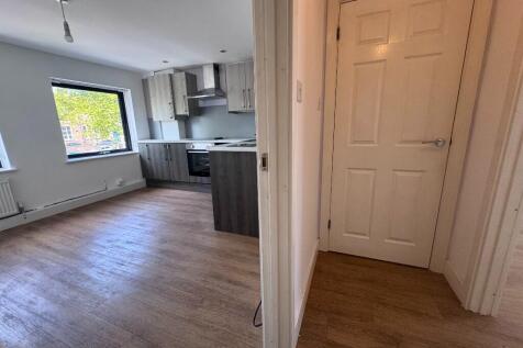 Yardley Wood Road, Birmingham, B14 photo 5