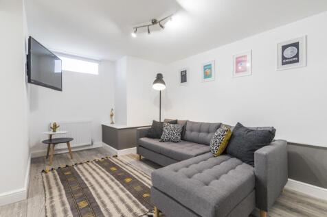 2 bed flat to rent Wells Park Road, London SE26