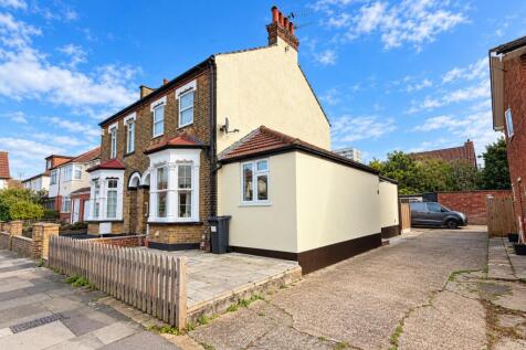 2 Bedroom Flat in EN1 4BB