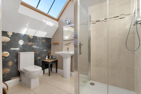 Guest Bedroom En-Suite