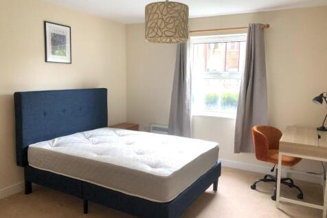 81 Riverside Drive - Bedroom1.jpg