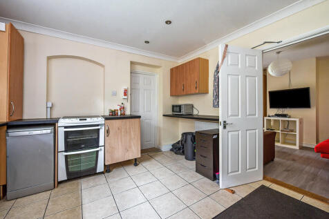 Stuart Crescent, Winchester photo 4