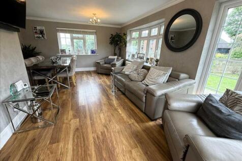 Lounge / Dining Room