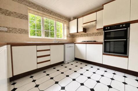 Liskeard Way, Freshbrook, Swindon, SN5 photo 4