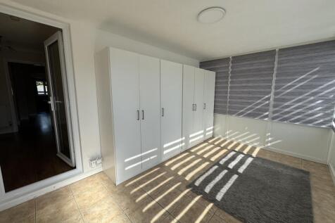 Point Clear Road, St. Osyth, Clacton-on-Sea photo 3
