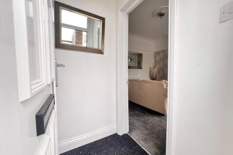 ENTRANCE FLAT 1