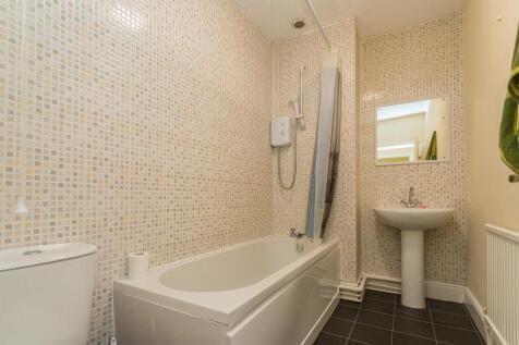 3 Grove Parade, Buxton photo 4