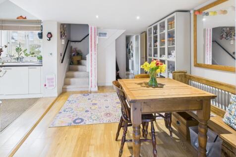 CAM02519G0-PR0233-STILL013