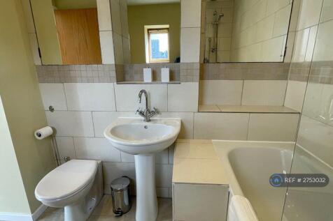 Downstairs - Office / Guest Bedroom En-Suite