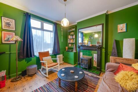 KITCHEN/DINER AND LIVING ROOM