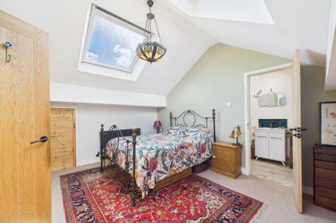 CAM02093G0-PR0053-STILL033