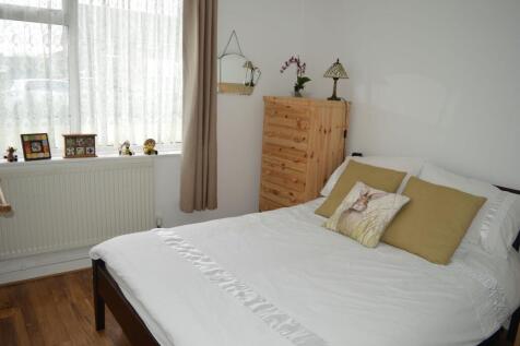 Larkspur Way, West Ewell, Surrey. KT19 9LX photo 5