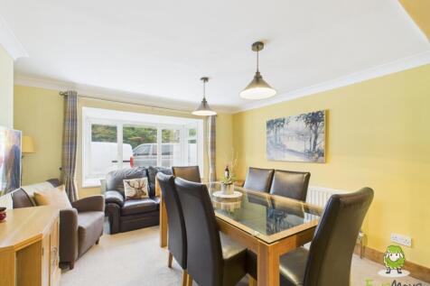 EweMove Estate Agents Basingstoke - Dursley Cottag