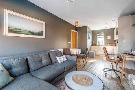 Flat-2-30-Consort-Drive-14.jpg