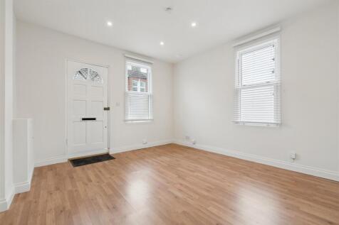 44a Khartoum road SW17 0HZ reception 1.jpg