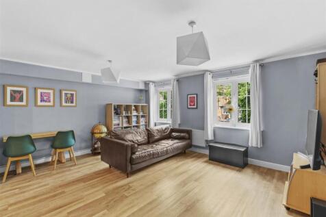 22 Tom Evans Court, Coningsby Rd, HP13 5FF-8.jpg