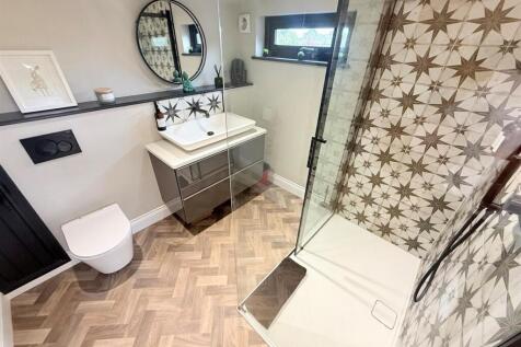 Family Shower Room