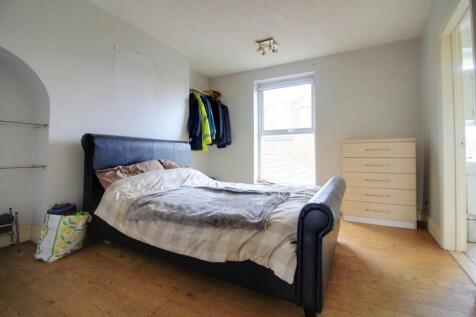 Bedroom 1.jpg