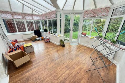 Birchen Close, Castleford, West Yorkshire, WF10 photo 5
