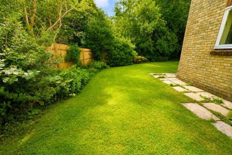 14 Calvert Close - Garden.jpg