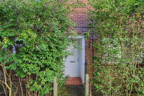 1 Newcombe Path, Shenley, Radlett WD7 9EL