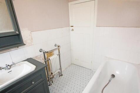 IMG_6533 bath door.jpg