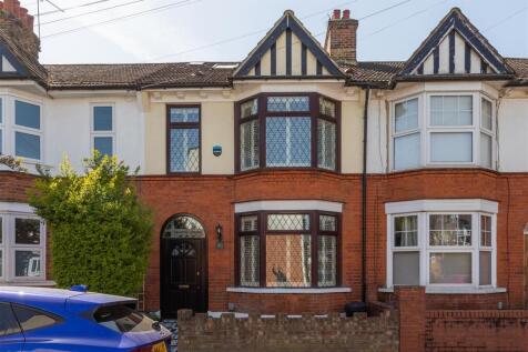 Waverley Road, E18