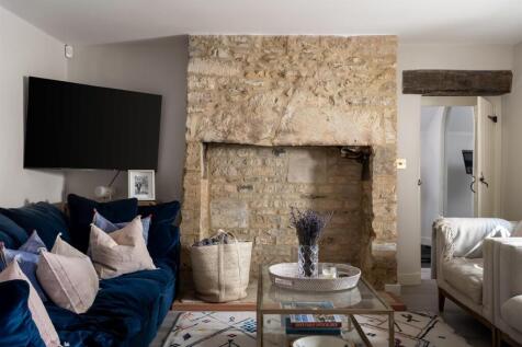 14 - The Old Post Office - GL7 7EF - Web.jpg