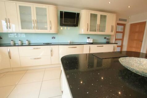 OPEN PLAN LIVING DINING KITCHEN