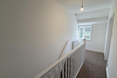 Neston Road, Thornton Hough photo 5