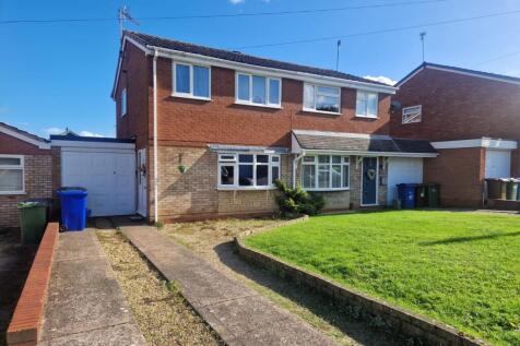 Chieveley Close, Rugeley, Staffs. WS15 2TF
