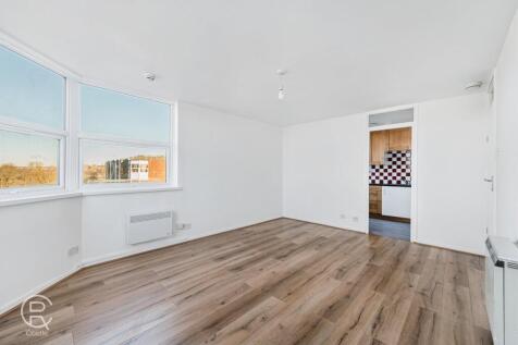 London, W7 - property photo