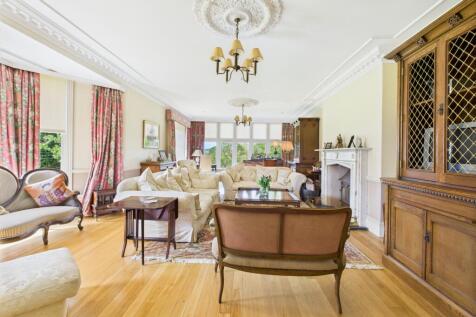 CAM04201G0-PR0078-STILL041