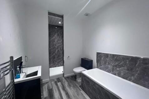 3 Brennan Place bathroom.jpg