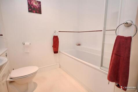 Ensuite/ dressing room