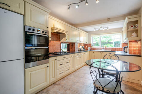 1349619-5-68beb8a...