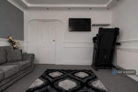 Spacious Living Room. 