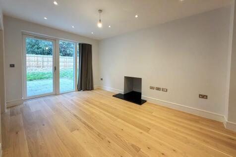 Woking, Surrey, GU21 photo 4