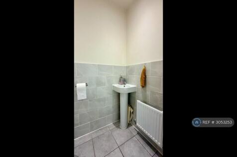 Atherton Court, Hyde, SK14 photo 4