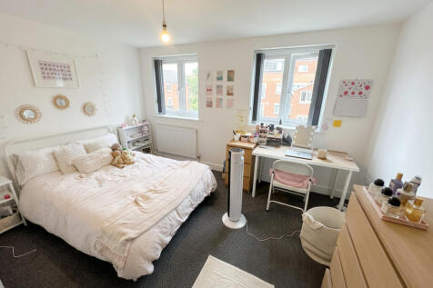 2-bed terraced on 2 Marshall's Yard, Plymouth Place, Leamington Spa, £1,675/mo