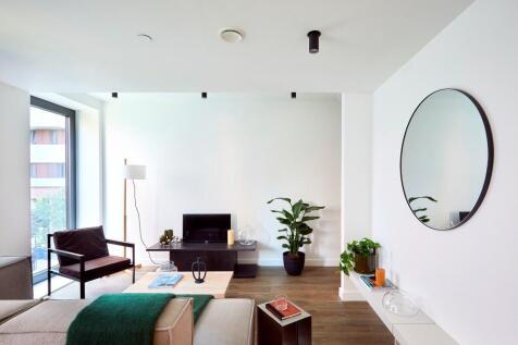 Deposit alternative option available! Available now! A stunning, 2nd-floor apartment with original features, exposed brick, and high vaulted ceilings, located in a Grade II listed warehouse. 24/7 conc