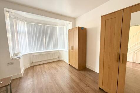 Park Avenue  Southall Middlesex UB1 3AN photo 5