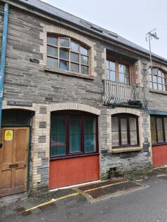 2-bed flat on Castle Dyke, Launceston, Cornwall, £700/mo