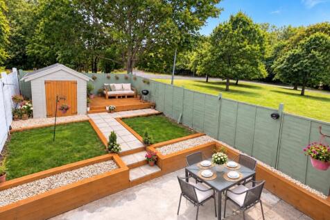 Recently REFURBISHED, STYLISH, MODERN 3 Bedroom H