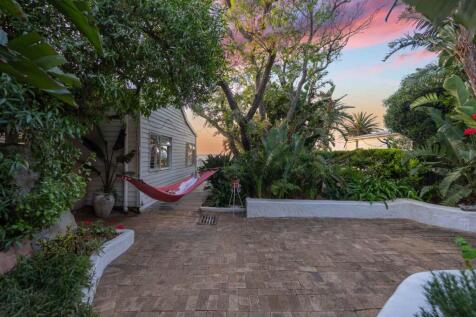 Large, lush back garden area
