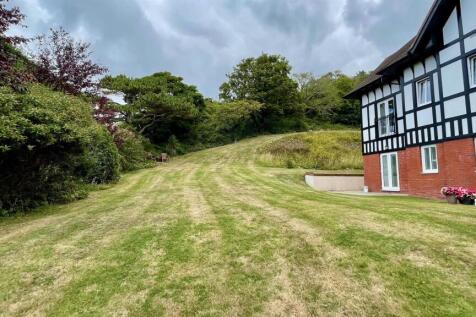 COMMUNAL GARDEN AREAS