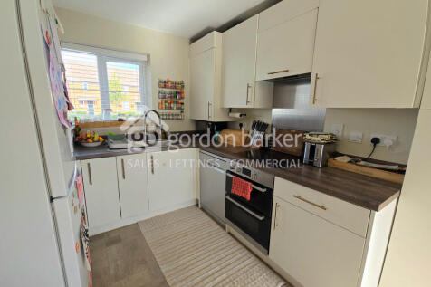 Narrowleaf Drive, Ringwood, Hampshire photo 3
