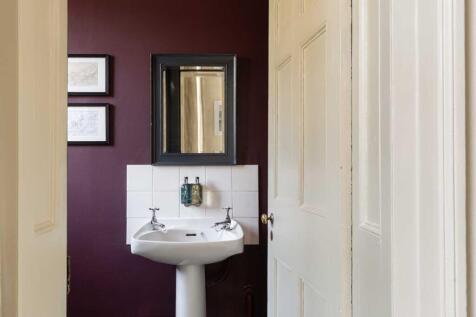5 bed, 2 bath Detached in Manchester - Photo 22
