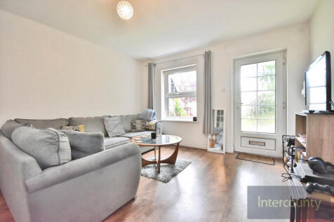 Cedar Court, Rye Street, Bishop's Stortford, Herts, CM23 photo 4